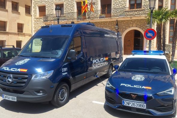 La Policía Nacional expide ya en la provincia de Teruel los primeros DNI y pasaportes en el vehículo integral de documentación Vidoc