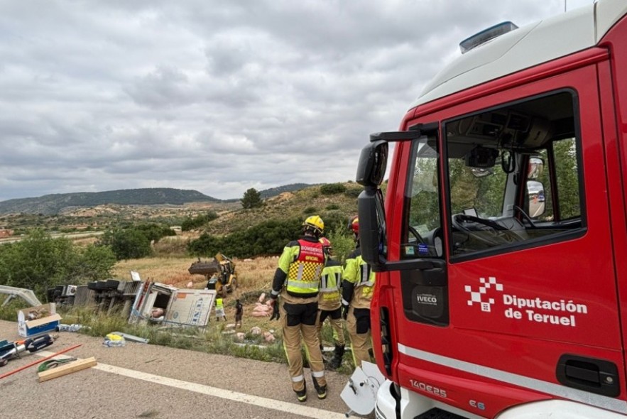Un camión que transportaba cerdos sufre un accidente entre Ariño y Andorra