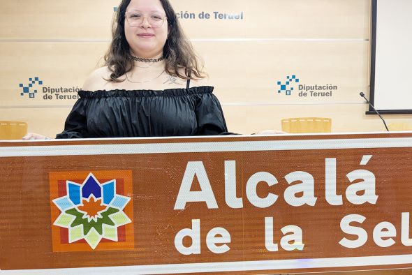Alexeira Heredia Gómez, autora del pictograma que designará las Carreteras Experiencia: “Teruel es el único sitio donde  he podido ver las estrellas tan claramente y me inspiré en ellas”