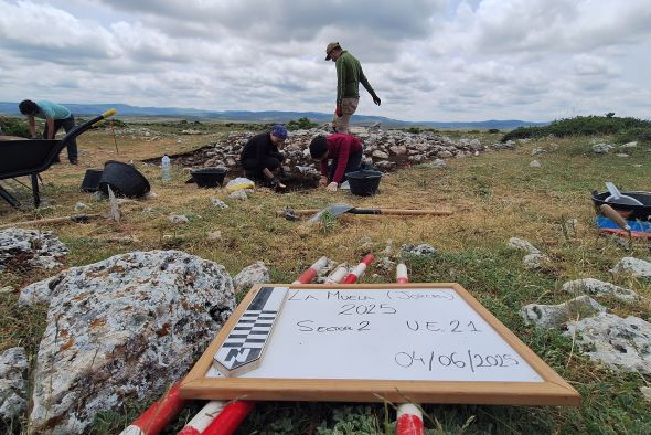 Excavan en el yacimiento de La Muela de Jorcas un asentamiento de más de 2.500 años de antigüedad