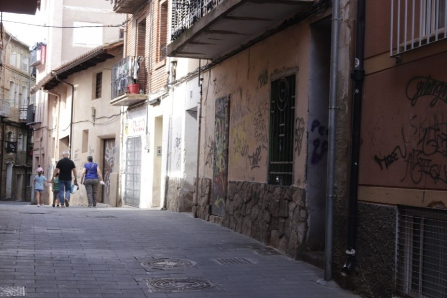Vecinos de la calle San Esteban critican su abandono