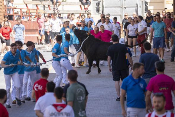 Las calles de Teruel vibran con los ensogados de la mano de navarros y turolenses
