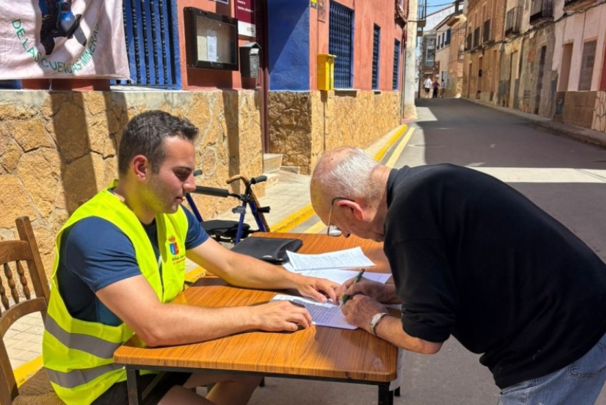 Recogen firmas para exigir la reapertura de la OCA de Muniesa