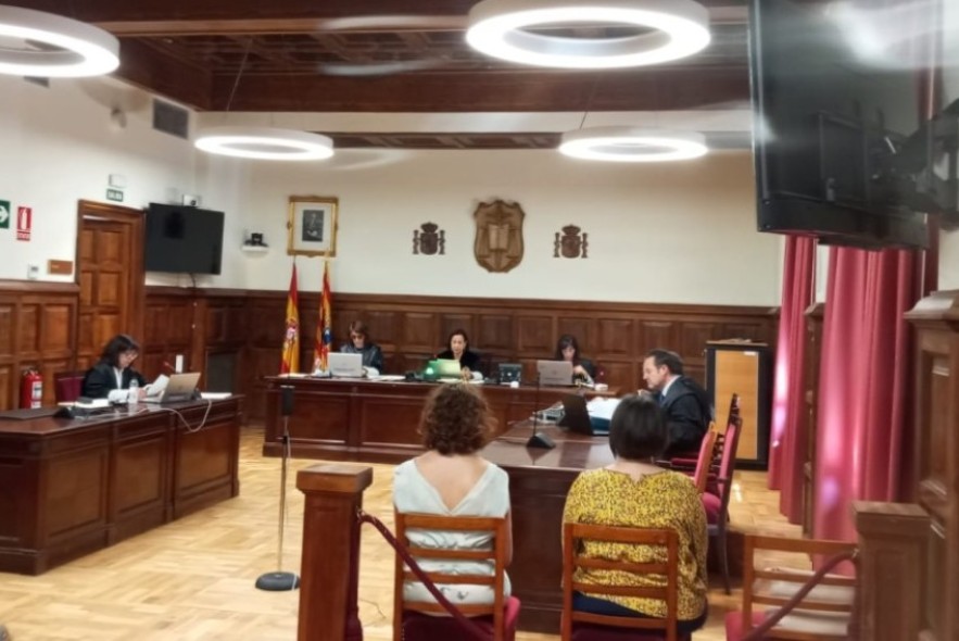 La Audiencia Provincial juzga a la exsecretaria y la exalcaldesa de Fonfría por un presunto delito de falsedad documental