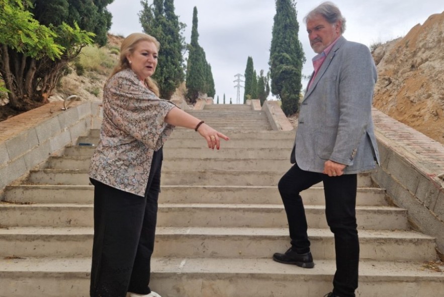 Las obras de recuperación de las escaleras de acceso al cementerio de Teruel marchan a buen ritmo
