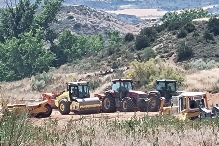 El Ayuntamiento de Alcañiz ordena paralizar las obras de la macrogranja sin licencia