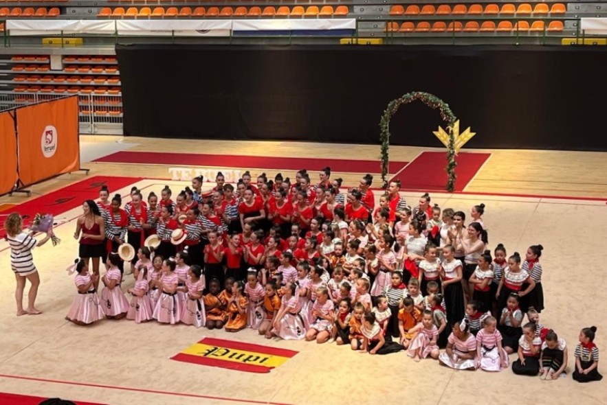 Locura con Alba Bautista en Los Planos con más de cien gimnastas