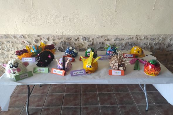 Alumnos del CEIP Antonio Gargallo de Escucha reutilizan 26 cascos viejos del Museo Minero