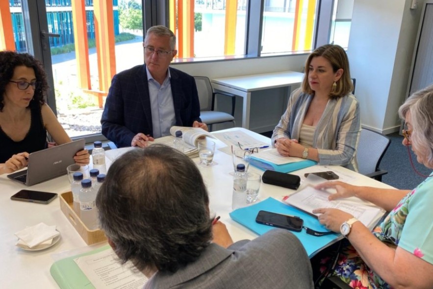 La consejera Pérez Forniés preside la reunión del Patronato del Cefca