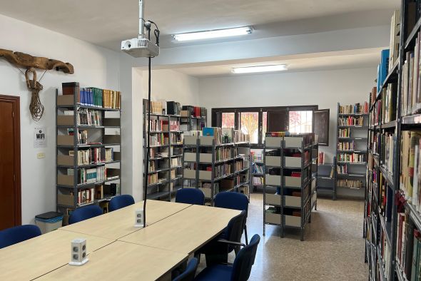 Guadalaviar estrena biblioteca con 4.000 libros y afán de llevar la lectura a toda la zona