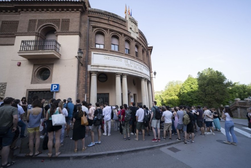 Casi 6.000 opositores se enfrentan al calor y a los nervios en las tres provincias aragonesas para lograr plaza de docente