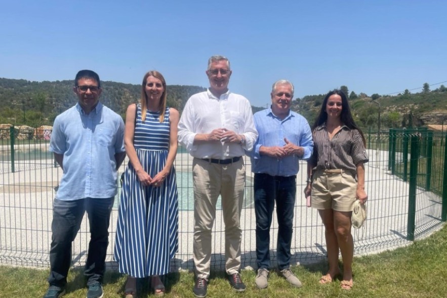 Blasco destaca el papel del Fite en su visita a las piscinas de Arens de Lledó