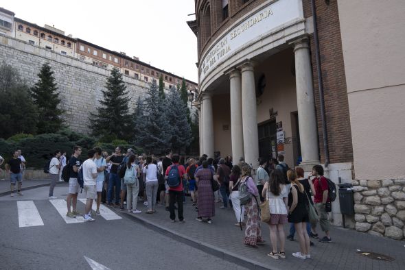 Nerviosismo en las puertas de los institutos turolenses antes del examen