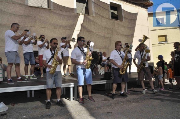 Galería de fotos: La música, a la calle con el Tamborilé de Mezquita de Jarque