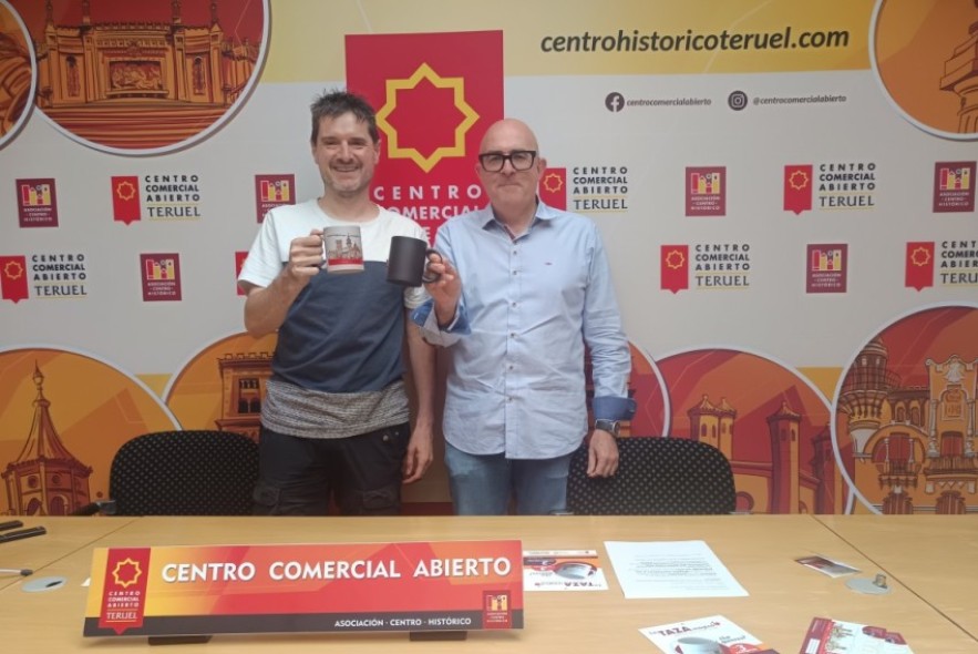 La fidelidad de los clientes del CCA tiene como regalo una taza con  un tesoro turolense escondido