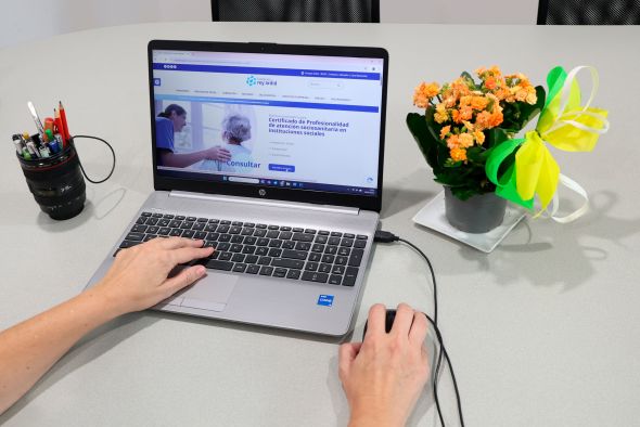 El programa Recualifica de Fundación Rey Ardid abre nuevas salidas laborales a mujeres rurales con formación en cuidados y competencias digitales
