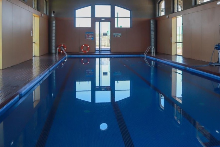 Perales del Alfambra propone actividades acuáticas en la piscina