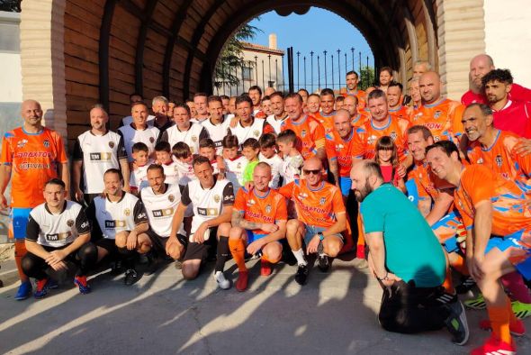 La Vega estrena su boca de mina con más de 2.000 euros contra el cáncer