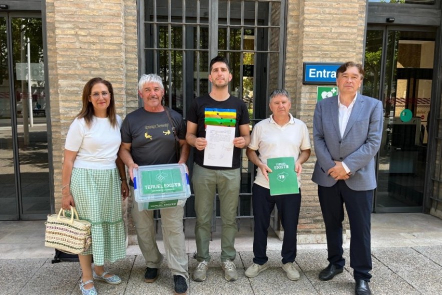Teruel Existe presenta casi 3.000 firmas recogidas para recuperar las antiguas frecuencias de la línea de autobús Alcorisa - Andorra - Zaragoza