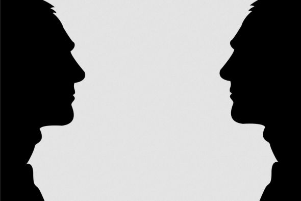 El hombre del rostro crispado y el hombre de la difícil sonrisa