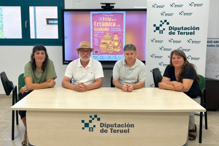 Torre del Compte modela su cita de cerámica y grabado,  para “tocar y sentir”