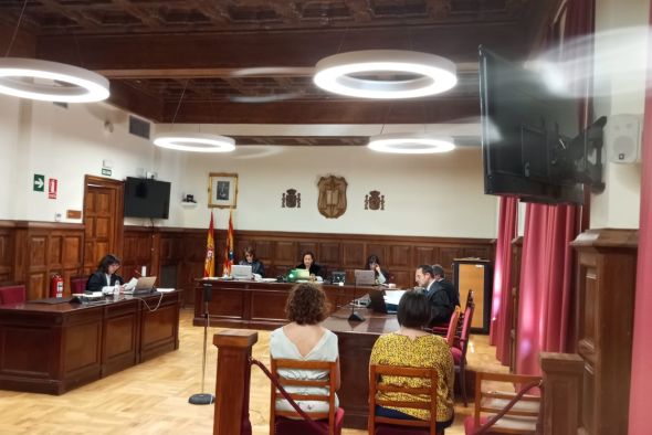 La Audiencia absuelve a la exsecretaria y a la exalcaldesa de Fonfría de falsedad