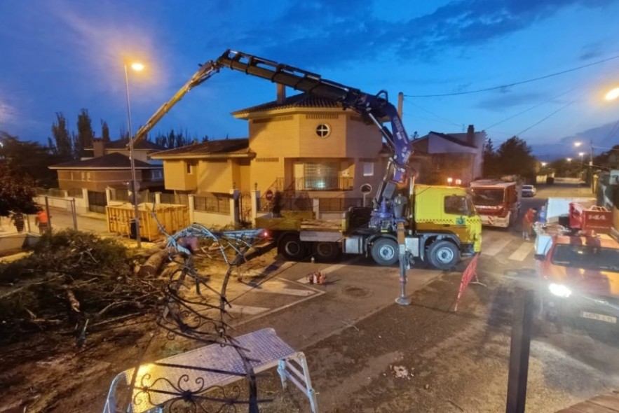 Los bomberos de la DPT realizan varias intervenciones por los efectos de las tormentas