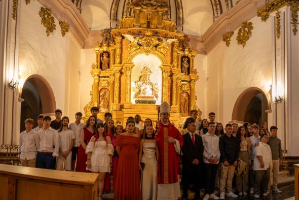 Un total de 35 jóvenes reciben  la confirmación en Cantavieja