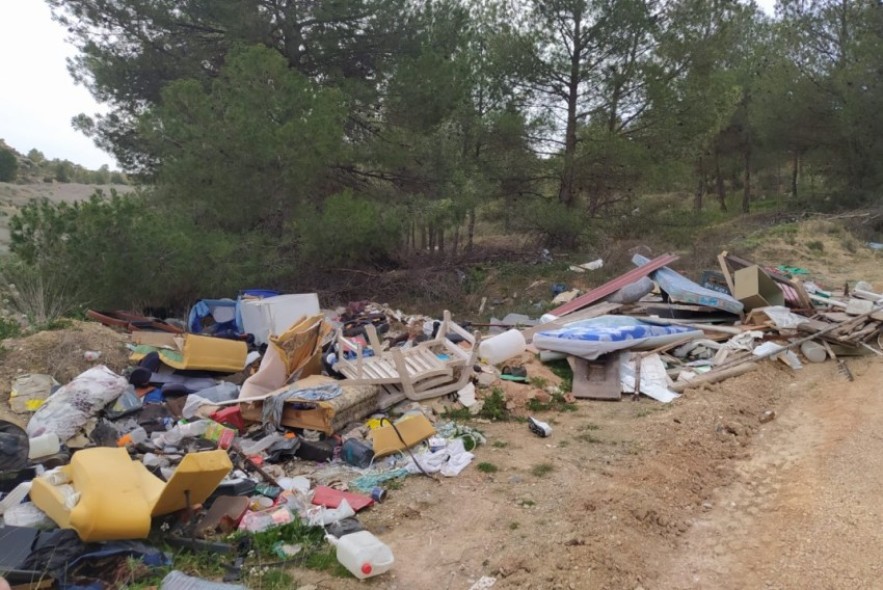 Retiradas 230 toneladas de escombros vertidos ilegalmente en montes de Alcañiz