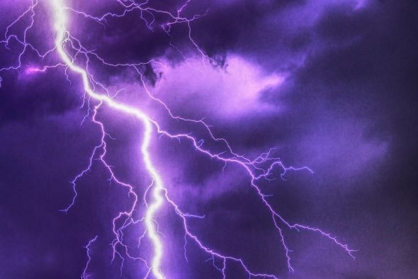 Tormenta política y cambio de marea