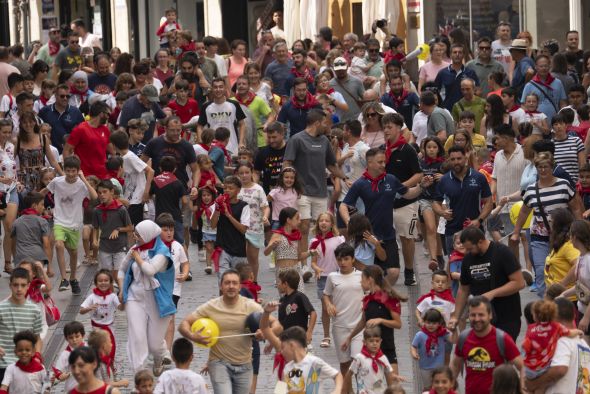 La segunda edición del Encierro Chiqui vuelve a llenar las calles del centro