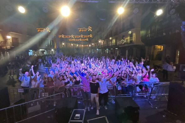 El gran éxito de la fiesta organizada por LOS40  en la plaza del Torico