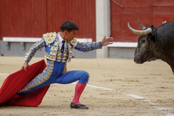 La corrida torista cierra la feria: Palha para Castaño, Emilio Serna y Gómez del Pilar