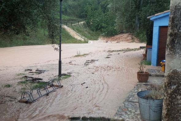La dana desborda barrancos en Ráfales y afecta el Molí, bajos, caminos y taludes