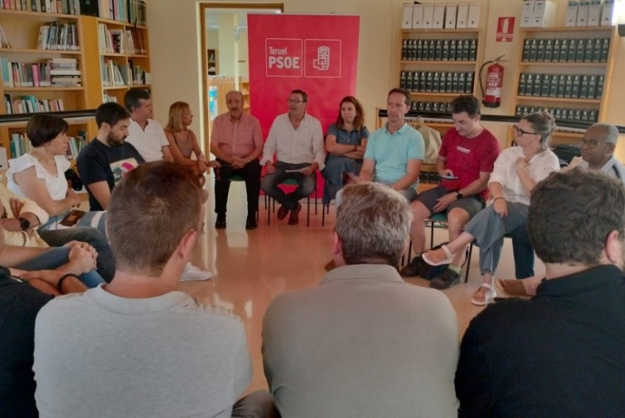 El PSOE reivindica su voluntad de resolver problemas frente al no a todo del Partido Popular