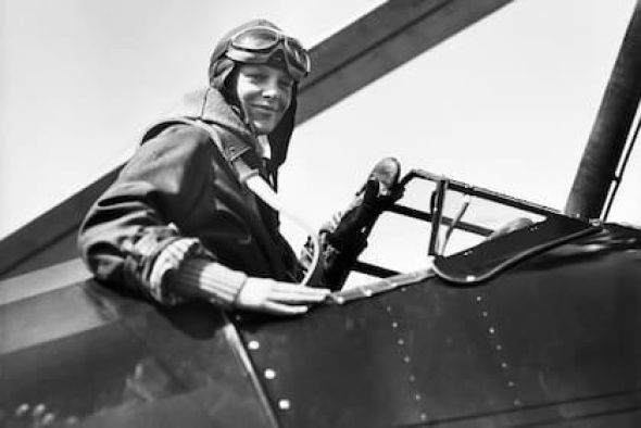 Amelia Earhart: La mujer que enseñó  al mundo a volar más alto