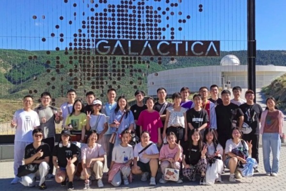 Universitarios de Pekín comienzan su formación con el telescopio de Galáctica