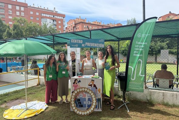 Las piscinas turolenses se llenan de buenos consejos para evitar el cáncer de piel