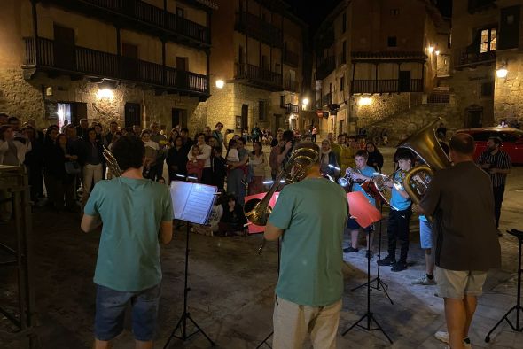Albarracín lanza un canto al agua y al fluir de la vida desde la danza, el teatro y la música