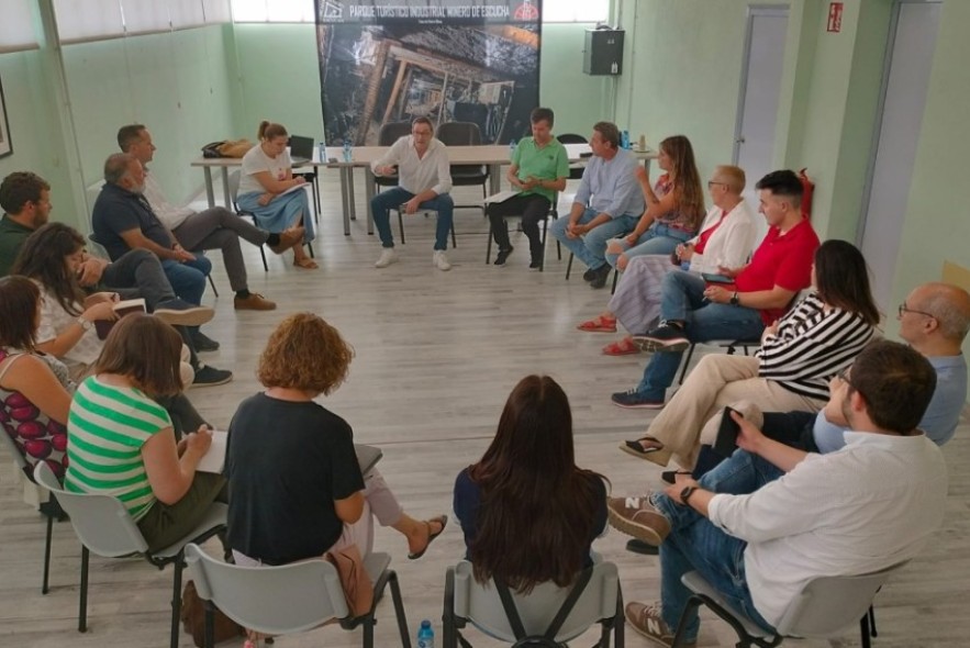 Guía contrapone el trabajo activo y proactivo de los socialistas con la política de reacción y crispación del PP
