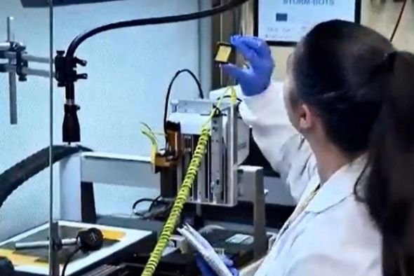 De los robots industriales al Da Vinci:  Mi transición hacia la ingeniería Biomédica