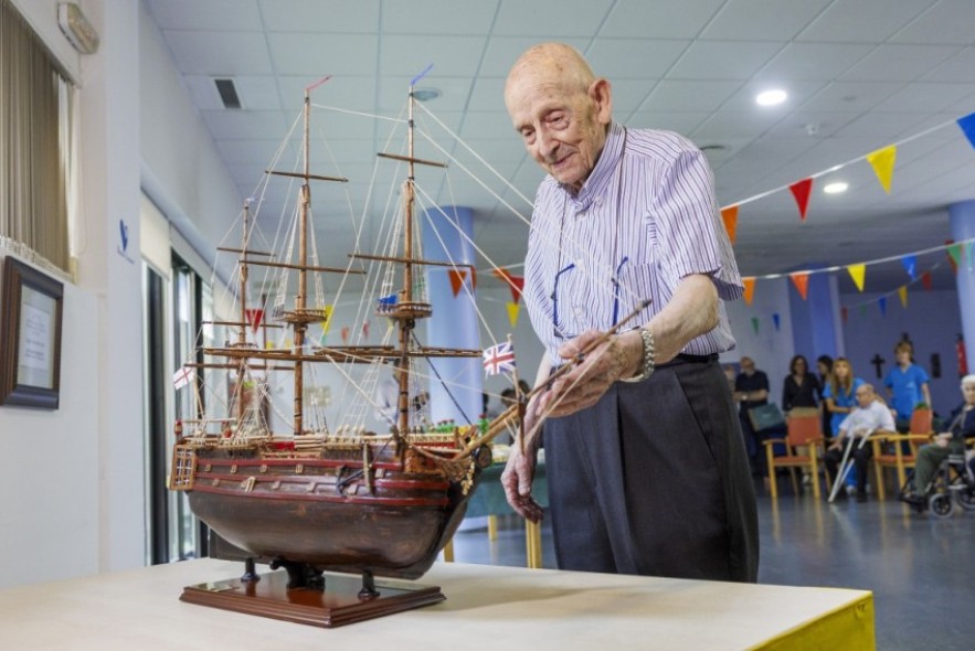 El navío HMS Victory ‘zarpa de nuevo’  con la réplica de un turolense de 95 años