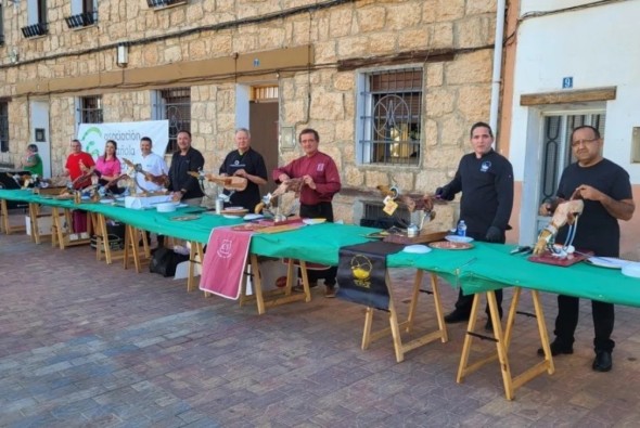 El Encuentro Benéfico de Cortadores de Jamón reunirá a más de 12 cuchillos en Alfambra
