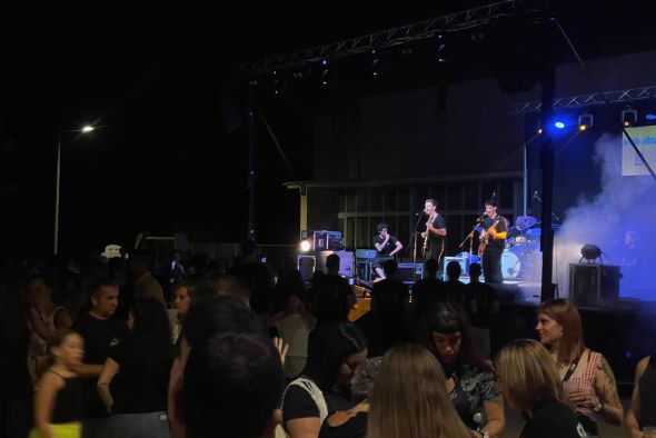 Alloza baila al ritmo del Music Fest con un repertorio variado y un ambiente festivo