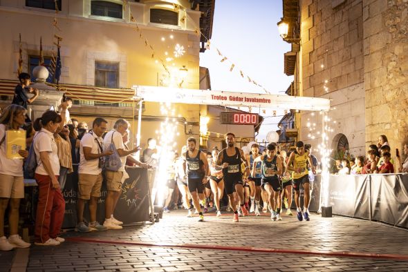 Sarrión vibra con la Carrera Nocturna de la Trufa con más de 300 inscritos
