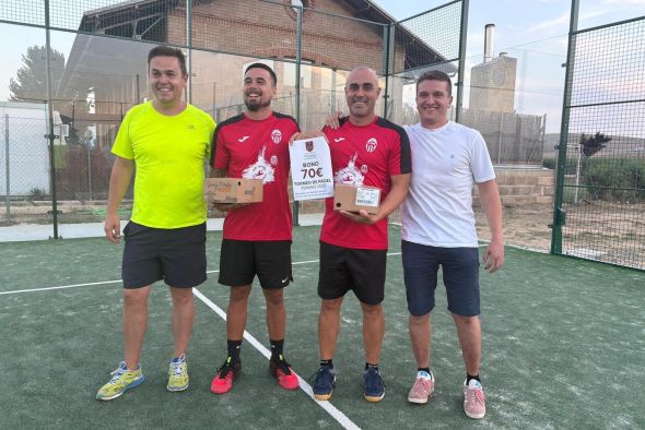 Perales vibra con su primer torneo de pádel de verano