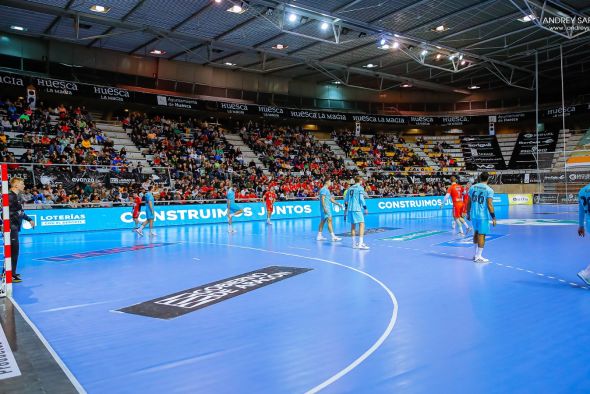 Alcañiz acoge un amistoso de balonmano entre Bada Huesca y Sagunto