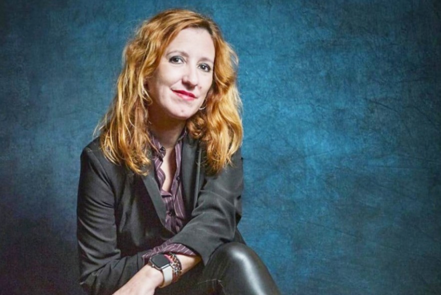 Gisela Martín, poeta: “‘Glioblastoma’ habla del cáncer, pero también de amistad, de amor  o del mar, que a mí me dan la vida”