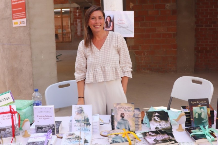Clara Fuertes, escritora: “Me emocionan las historias  de mujeres, que simplemente  me llegan y que siempre elijo”