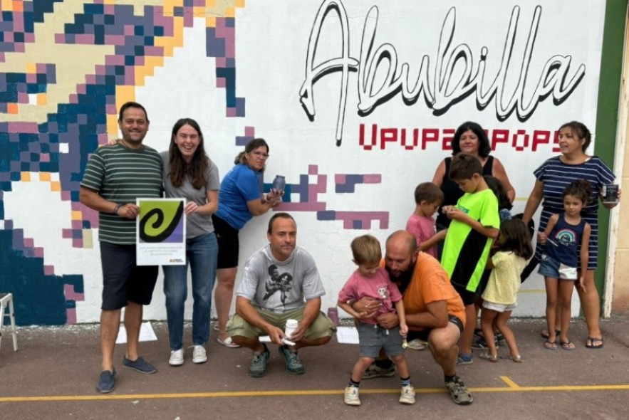 Fuentes Claras presume de su biodiversidad con un recorrido de pinturas murales por el municipio